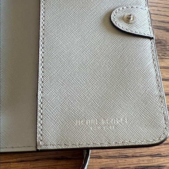 Henri Bendel Light Grey Crossbody Bag with Patterned Strap - Picture 5 of 6